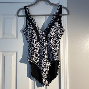Brand new SUNPROOF black/white abstract design one piece bathing suit!